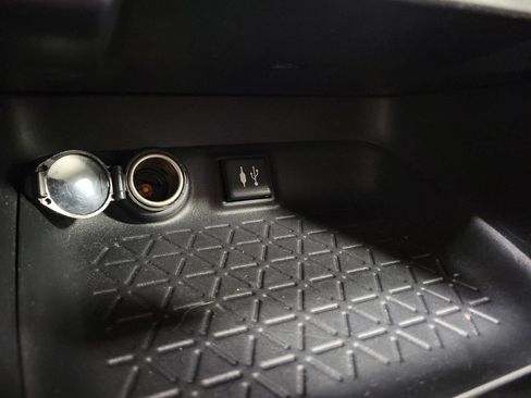 Used 2019 Toyota RAV4 LE w/ All Weather Liner Package FWD image 19