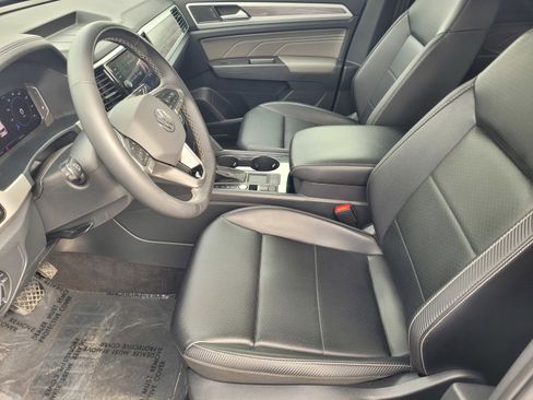 Used 2022 Volkswagen Atlas Cross Sport SE image 12
