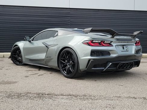 Used 2024 Chevrolet Corvette Z06 w/ Z07 Performance Package RWD image 2