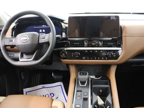New 2026 Nissan Pathfinder Platinum FWD image 9