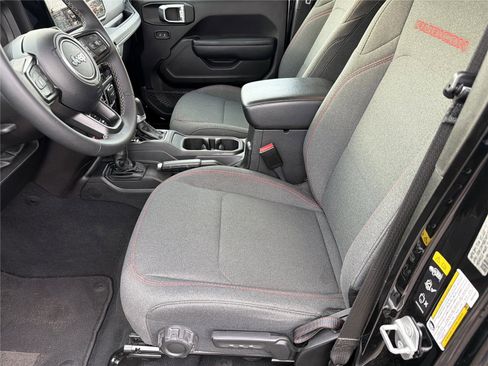 Used 2025 Jeep Wrangler Unlimited Rubicon AWD/4WD image 8