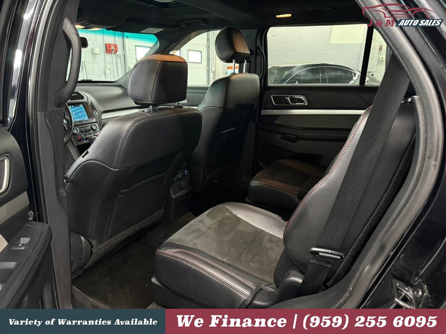 Used 2017 Ford Explorer XLT w/ Equipment Group 202A AWD/4WD image 32