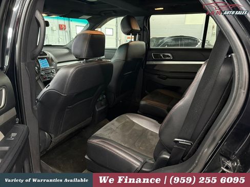 Used 2017 Ford Explorer XLT w/ Equipment Group 202A AWD/4WD image 32