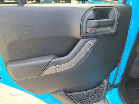 Used 2018 Jeep Wrangler Unlimited Sport S AWD/4WD image 11