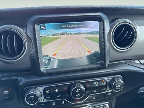 Used 2022 Jeep Gladiator Sport AWD/4WD image 23