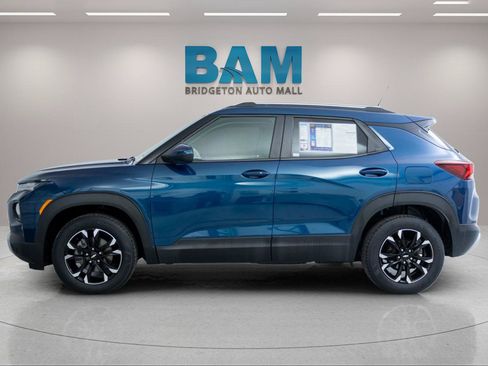 Used 2021 Chevrolet TrailBlazer LT w/ Premium Seating Package AWD/4WD image 4