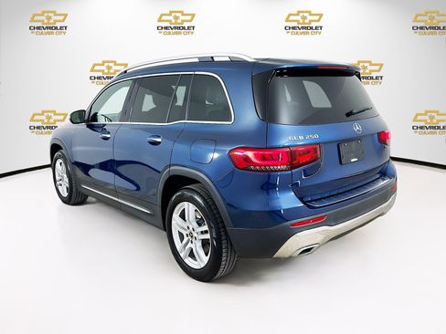 Used 2023 Mercedes-Benz GLB 250 w/ Premium Package image 5