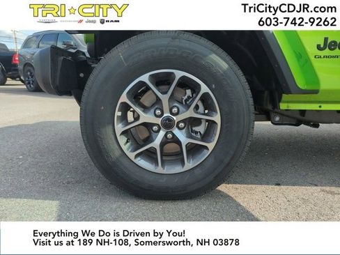 New 2025 Jeep Gladiator Sport image 25