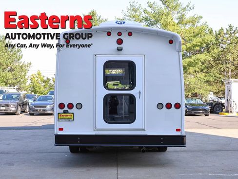 Used 2016 Ford E-450 and Econoline 450 Super Duty w/ Shuttle Bus Prep Package RWD image 6