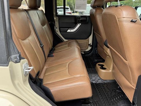 Used 2017 Jeep Wrangler Unlimited Sahara AWD/4WD image 14