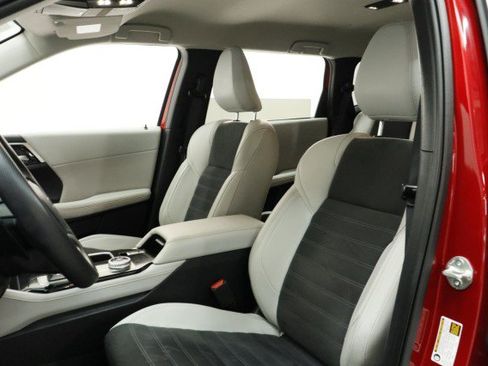 Used 2025 Mitsubishi Outlander SE FWD image 8