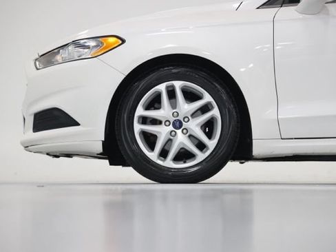 Used 2016 Ford Fusion SE FWD image 9