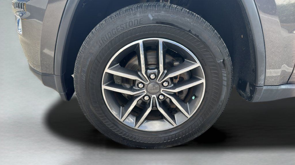 Used 2019 Jeep Grand Cherokee Limited AWD/4WD image 39