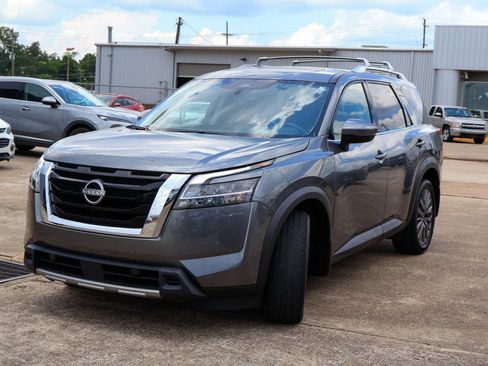 Used 2024 Nissan Pathfinder SL w/ SL Premium Package FWD image 27