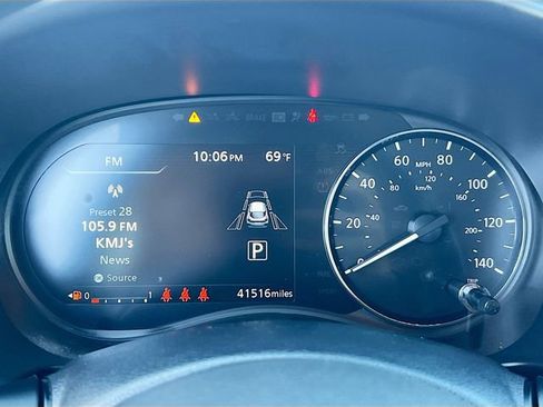 Used 2022 Nissan Kicks SV w/ Interior Electronics Package FWD image 12