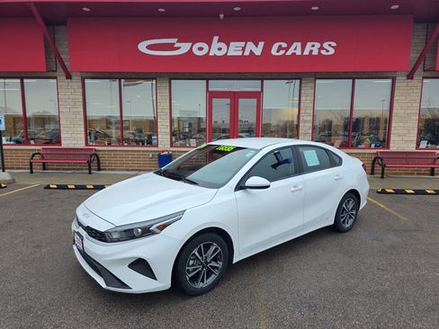 Used 2024 Kia Forte LXS image 2