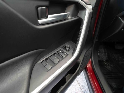 Used 2019 Toyota RAV4 XLE w/ Convenience Package AWD/4WD image 7