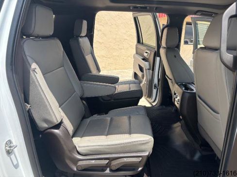Used 2022 GMC Yukon XL SLT w/ SLT Premium Package AWD/4WD image 31