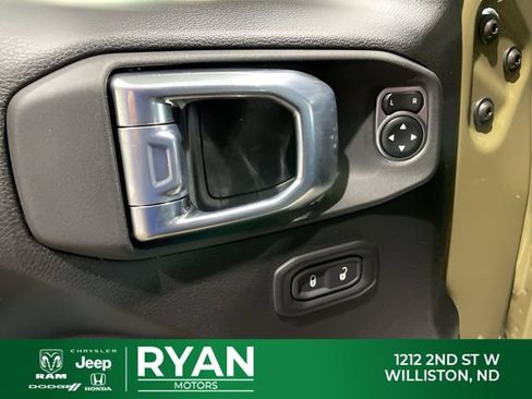 New 2026 Jeep Gladiator Mojave w/ Technology Group AWD/4WD image 38