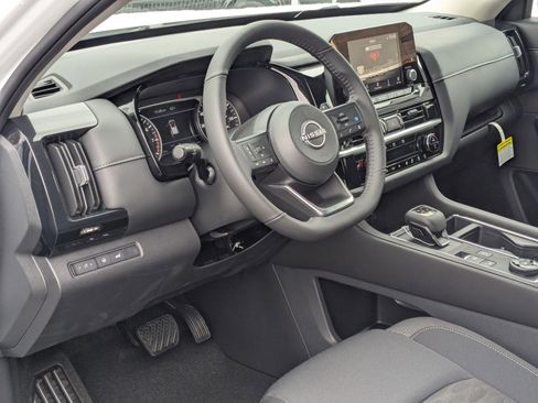 New 2025 Nissan Pathfinder SV image 3