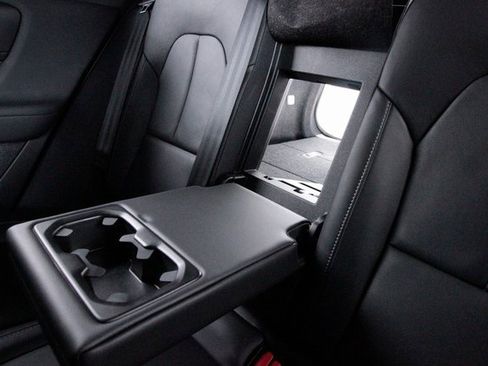 Certified 2025 Volvo XC40 B5 Plus image 28