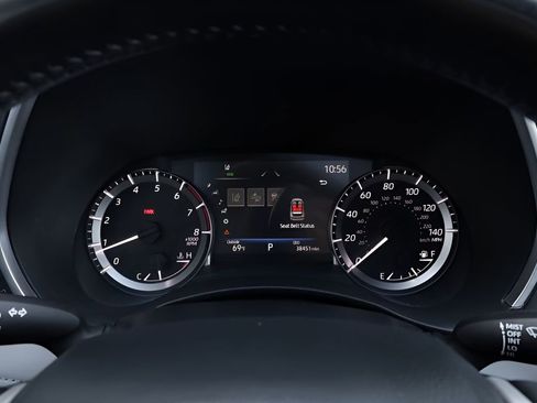Used 2023 Toyota Highlander XLE AWD/4WD image 35