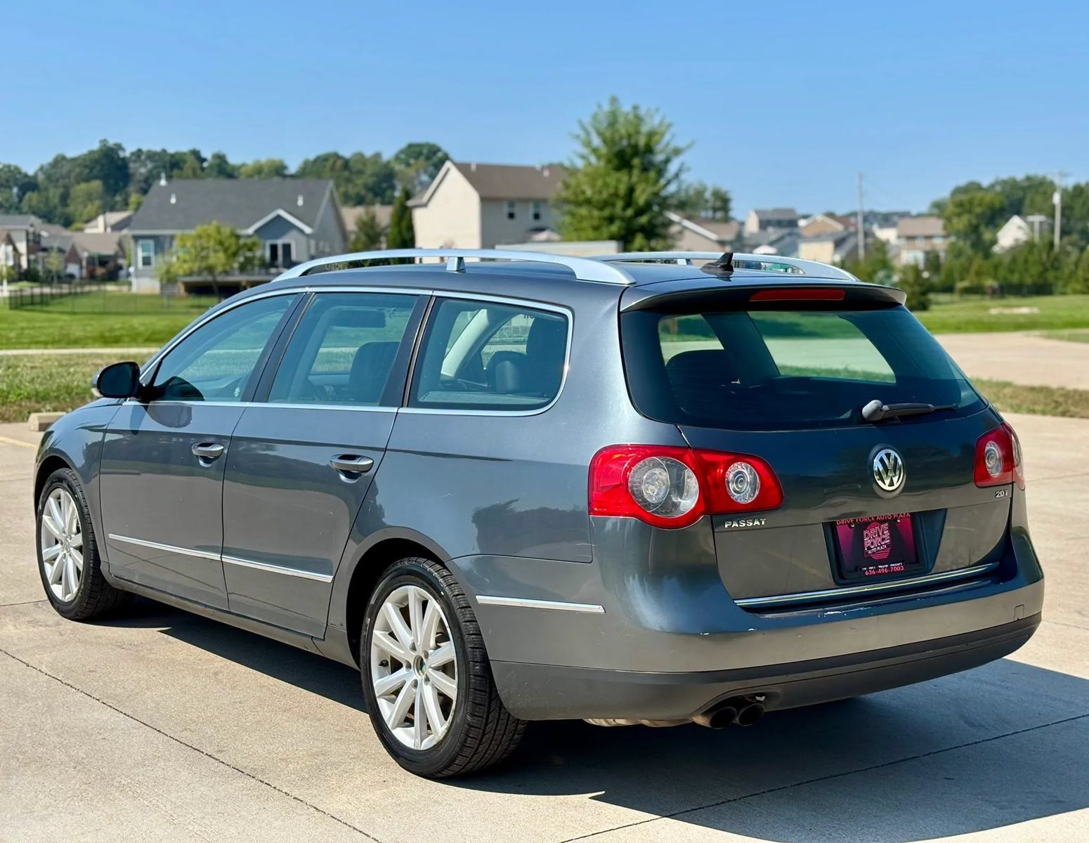Used 2010 Volkswagen Passat Komfort FWD image 8