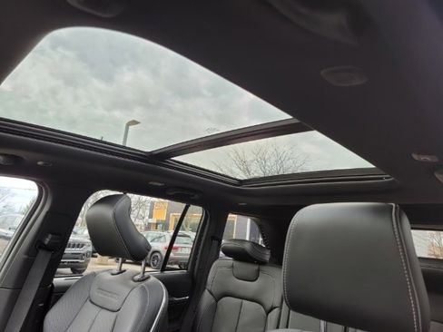 Used 2023 Jeep Grand Cherokee Overland w/ Luxury Tech Group IV image 2