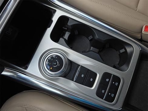 Used 2021 Ford Explorer XLT w/ Equipment Group 202A image 26