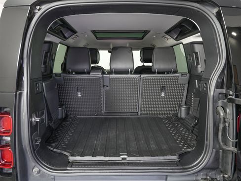 Used 2020 Land Rover Defender 110 HSE image 12