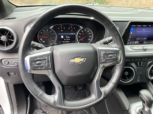Used 2021 Chevrolet Blazer LT w/ Sound & Technology Package FWD image 13