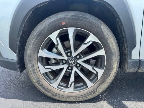 Used 2025 Toyota Corolla Cross XLE FWD image 11