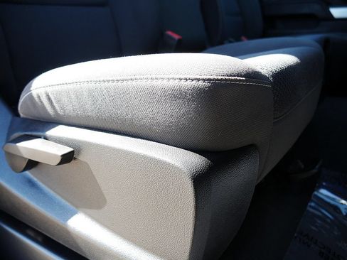 Used 2019 Chevrolet Silverado 1500 LT AWD/4WD image 47