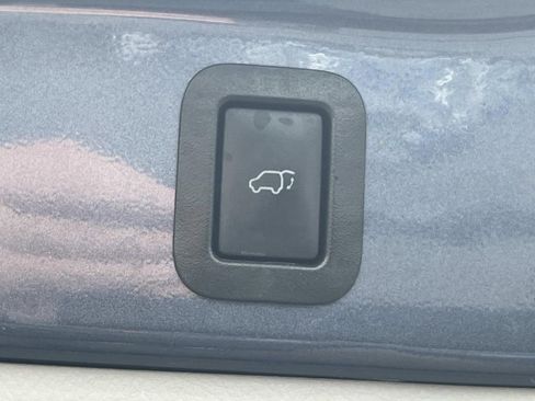 Used 2019 Toyota Highlander XLE AWD/4WD image 13
