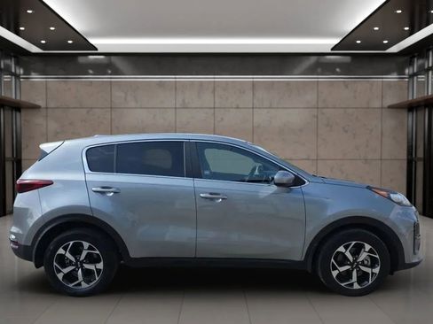 Used 2022 Kia Sportage LX image 9