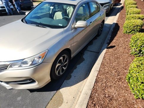 Used 2016 Honda Accord EX-L image 8