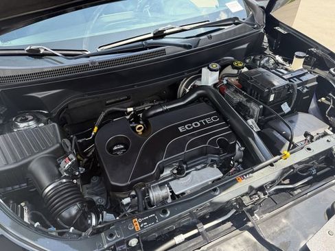 Used 2018 Chevrolet Equinox LT FWD image 24
