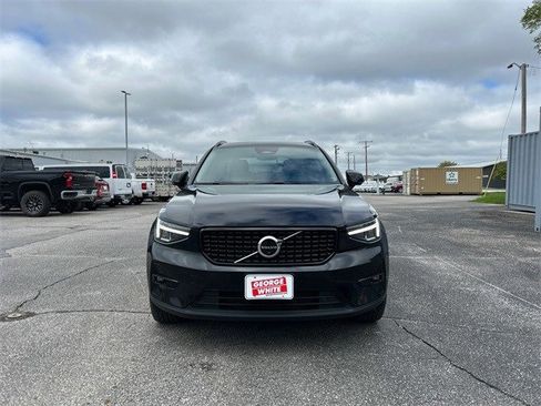 Used 2023 Volvo XC40 B4 Ultimate image 9