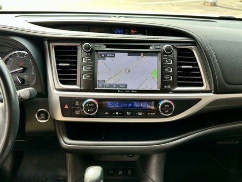 Used 2019 Toyota Highlander SE image 27