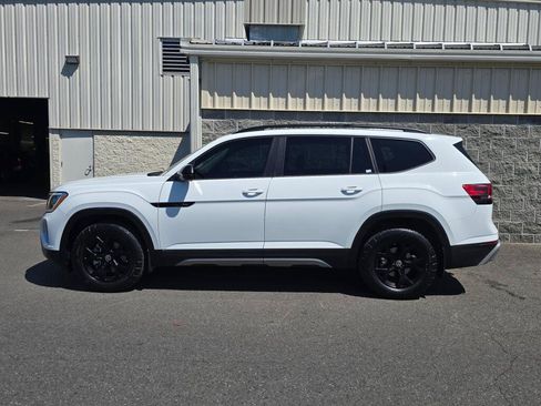 Used 2024 Volkswagen Atlas Peak Edition SE AWD/4WD image 3