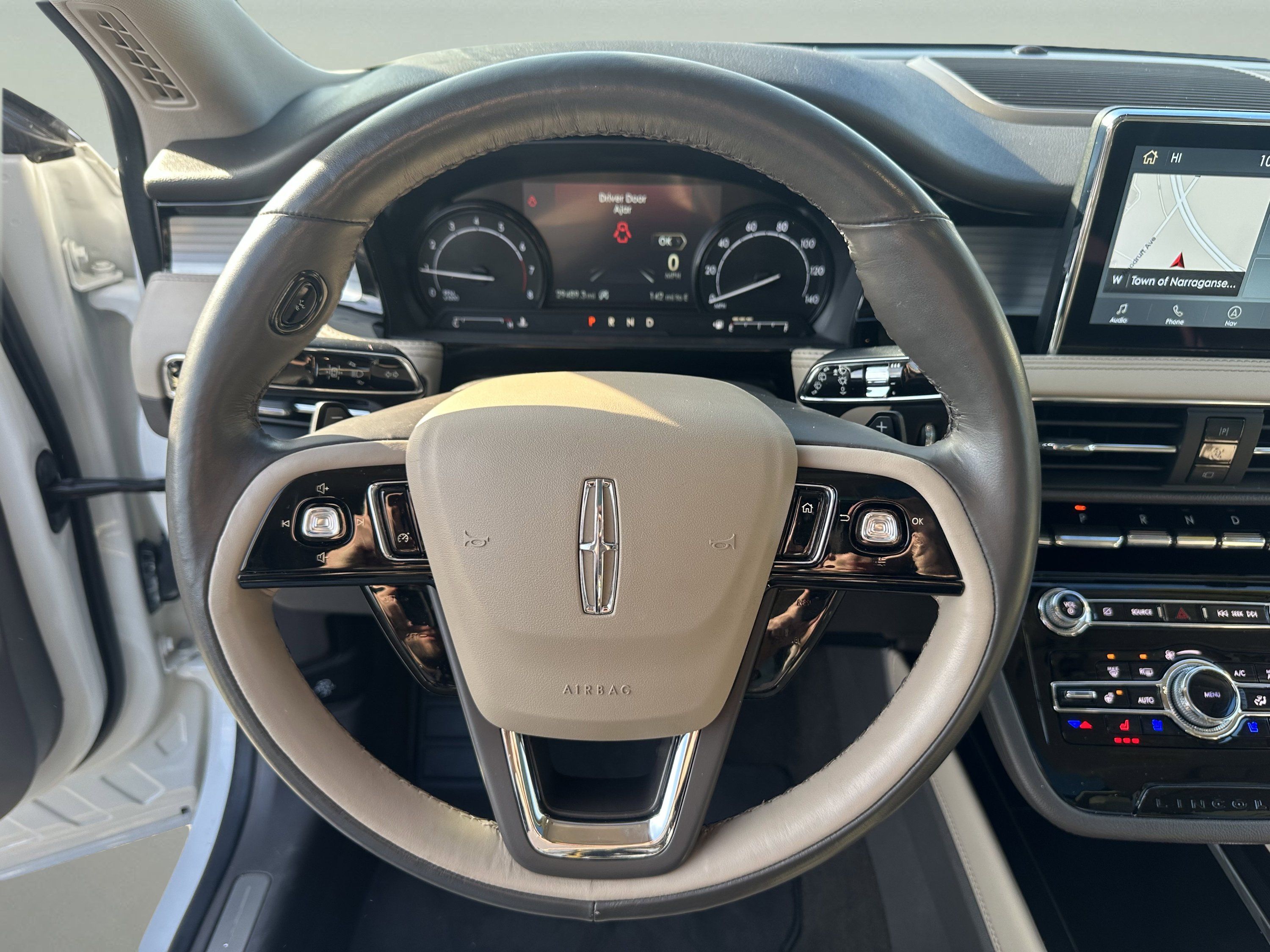 Used 2022 Lincoln Corsair AWD w/ Premium Package image 12