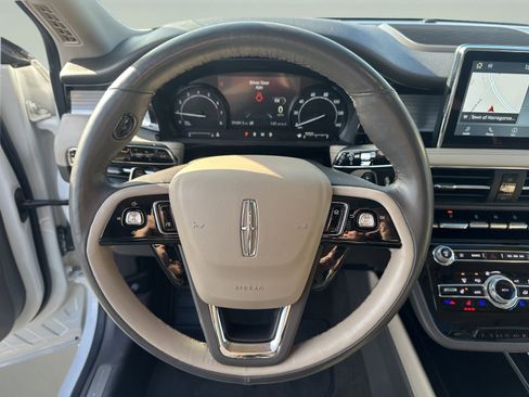 Used 2022 Lincoln Corsair AWD w/ Premium Package image 12