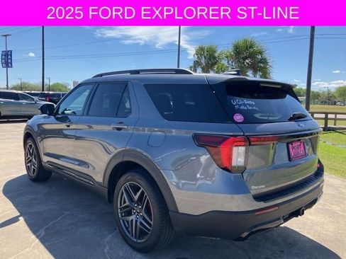 Used 2025 Ford Explorer ST-Line w/ ST-Line Street Pack image 5