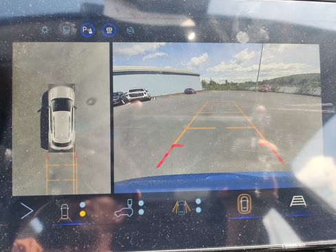 New 2027 Chevrolet Bolt RS w/ Technology Package FWD image 17