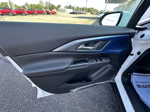 New 2025 Chevrolet Equinox EV LT image 14