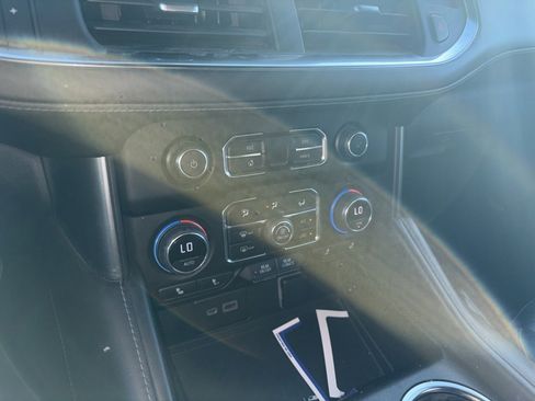 Used 2022 Chevrolet Suburban Z71 image 16