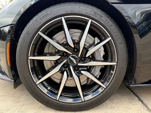 Used 2021 Aston Martin DB11 Coupe image 4
