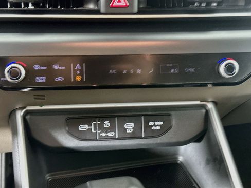 Used 2026 Kia Carnival FWD image 24