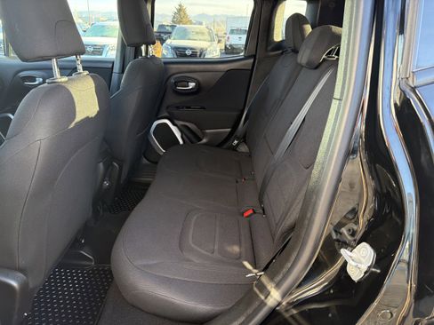 Used 2018 Jeep Renegade Latitude w/ Cold Weather Group image 9