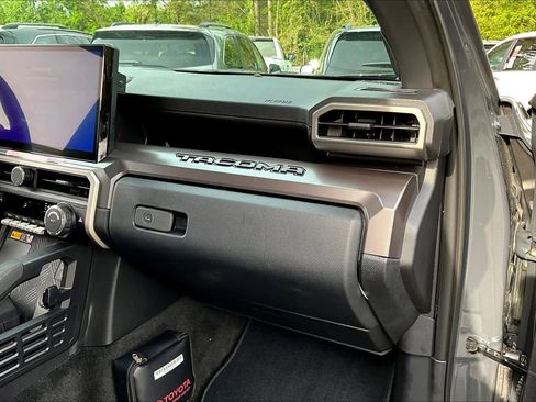 Used 2024 Toyota Tacoma TRD Sport w/ TRD Sport Upgrade Package image 18